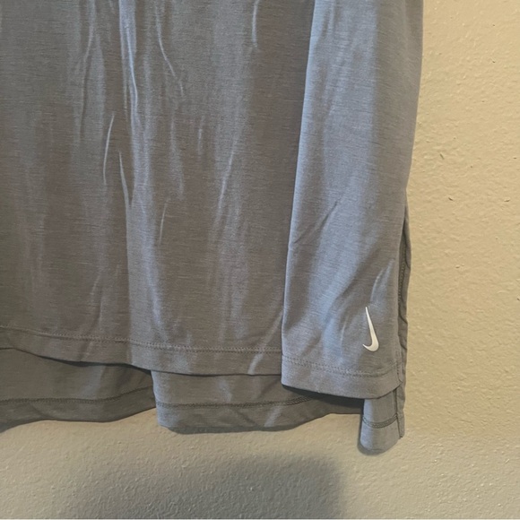 Nike Women's Gray T-Shirt size 1X - Picture 3 of 5